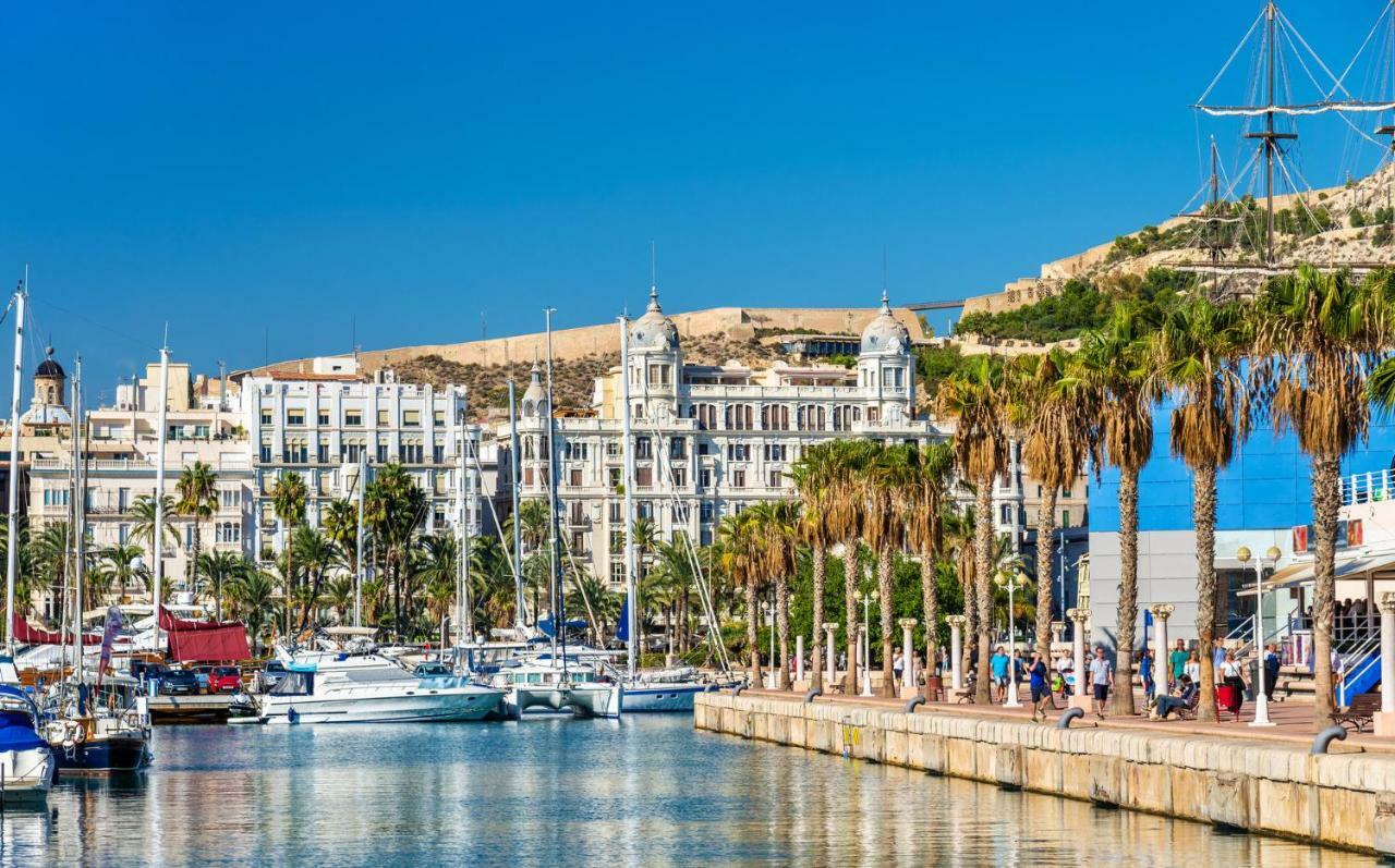 Family And Friends -Alicante Center Exterior photo